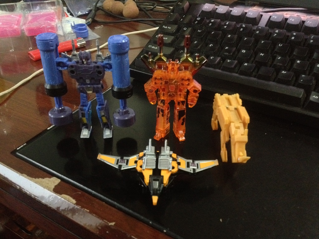 Transformers Masterpiece MP-16 Frenzy and Buzzsaw In-Hand Images